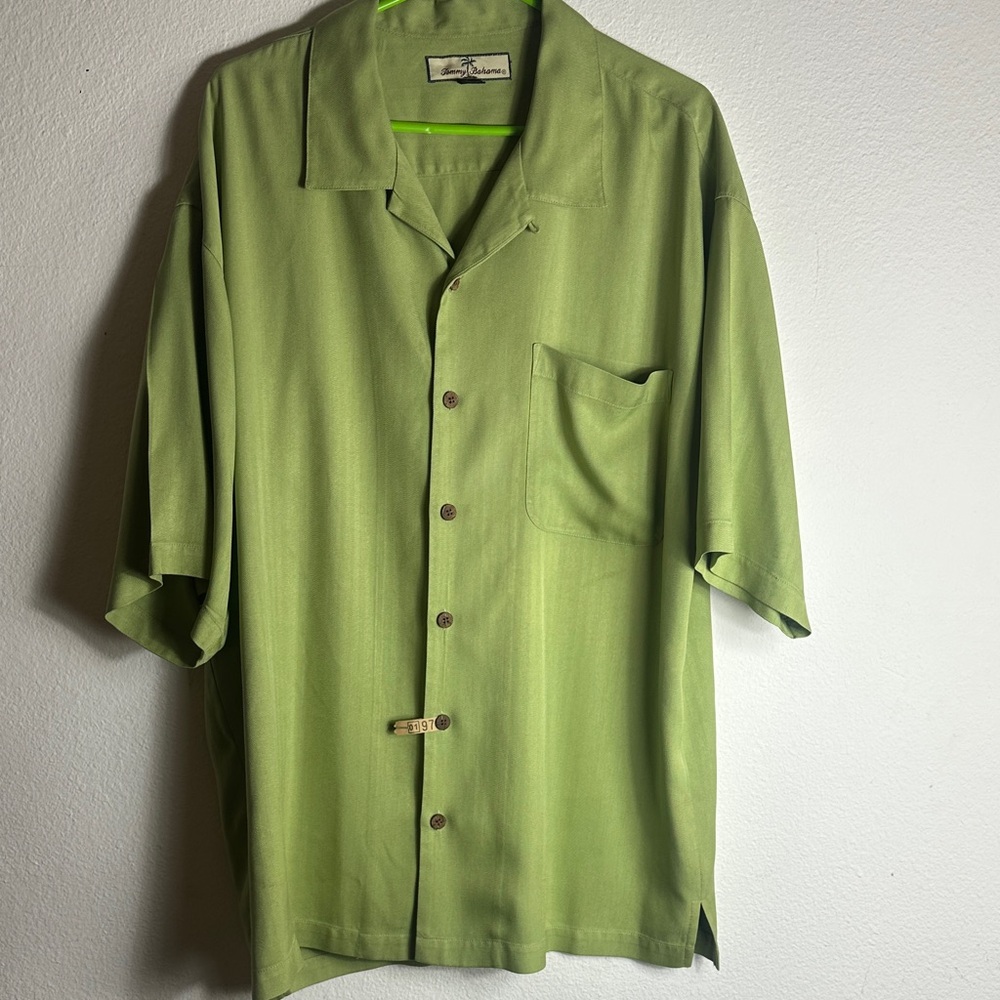 Men’s Vintage Tommy Bahama Light Green Silk Shirt. Size XL. Vacation. 100% Silk
